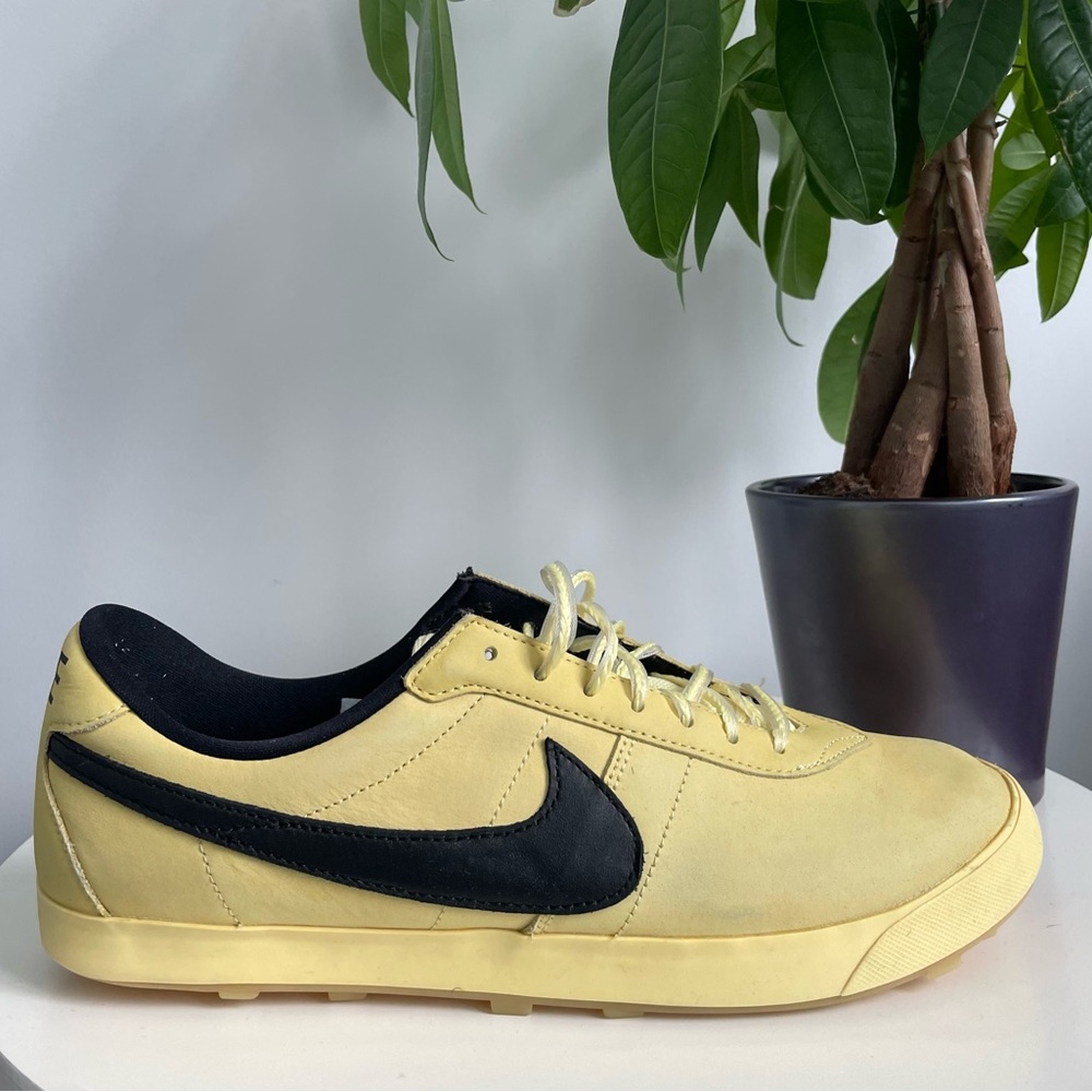 Men Size 11 Nike Astro Grabber QS Soft Yellow Black Shoes
